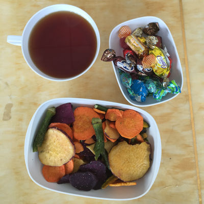 কেনা স্বাস্থ্যকর খাবার খাস্তা শুকনো ফল এবং সবজি মিশ্র স্ন্যাকস ভাজা মিষ্টি আলুর চিপস online manufacture