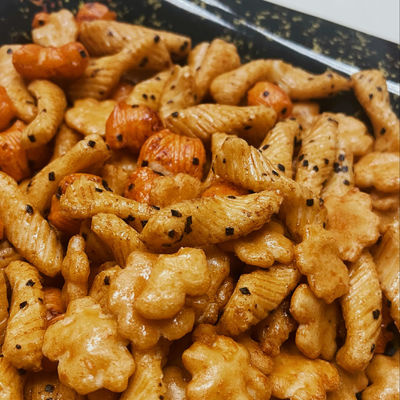 কেনা জাপানি পাইকারি কাস্টমাইজড রাইস ক্র্যাকার সিউইড রাইস ক্র্যাকার স্ন্যাকস online manufacture