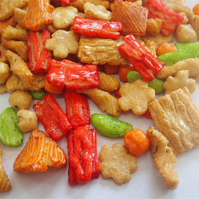 ভালো দাম ট্যাপিওকা স্টার্চ জাপানি মিক্সড রাইস ক্র্যাকার রঙিন মিশ্রিত কম চর্বি অনলাইন