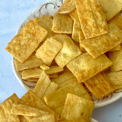 ভালো দাম চালের ক্রিস্পি স্ন্যাকস এবং রাইস ক্র্যাকার ইম্পোর্ট স্ন্যাকস খাস্তা অনলাইন