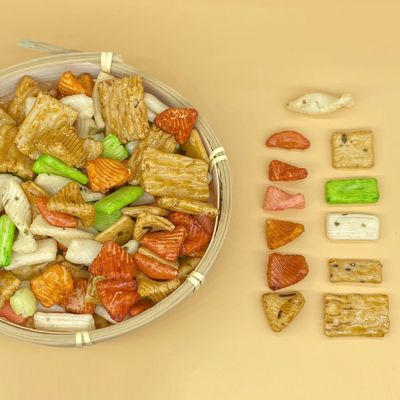 ভালো দাম মিক্সড রাইস ক্র্যাকার জাপানি স্টাইলের শস্য স্ন্যাকস রঙিন চাল ক্র্যাকার অনলাইন