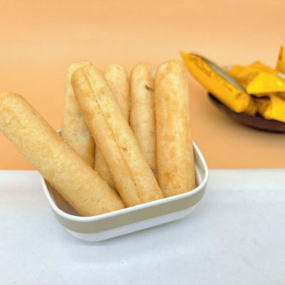 মুখের জলে লবণযুক্ত ডিমের কুসুমের স্বাদের সাথে তেল মিশ্রিত পাফড স্ন্যাক