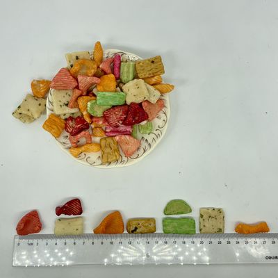 ভালো দাম ট্যাপিকোকা স্টার্চ সহ ক্রাঞ্চি বেকড আঠালো রাইস ক্র্যাকার মাল্টিপল আকার 7.5 কেজি বাল্ক প্যাকেজিং অনলাইন