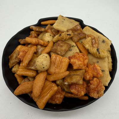 ভালো দাম আমাদের কারখানার পাইকারি চালের ক্র্যাকার ক্রিস্পি কম ক্যালোরি স্বাস্থ্যকর স্ন্যাক বিকল্প অনলাইন